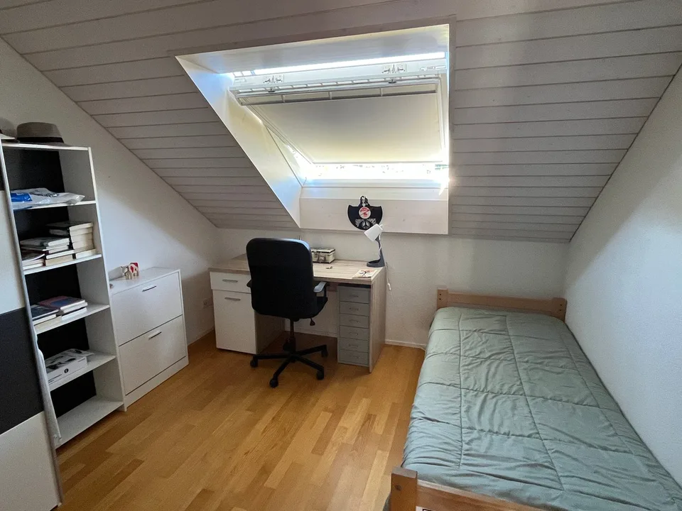Appartement-maisonnette de 4,5 pièces avec beaucoup de charme et un grand balcon.