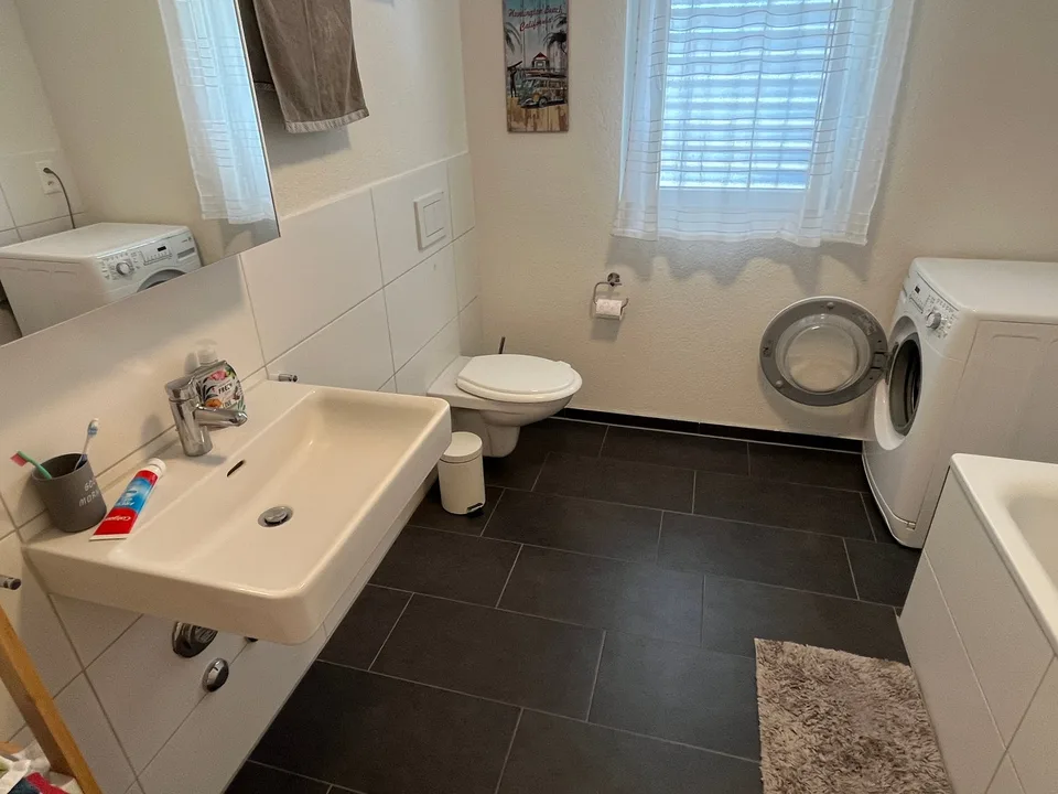 Appartement-maisonnette de 4,5 pièces avec beaucoup de charme et un grand balcon.