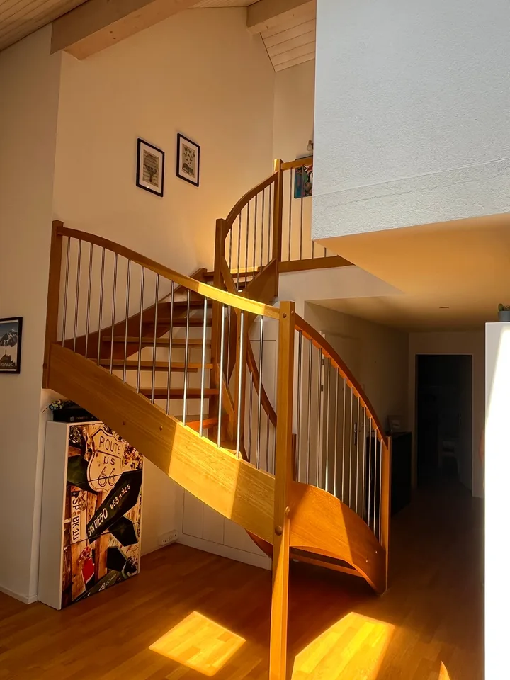 Appartement-maisonnette de 4,5 pièces avec beaucoup de charme et un grand balcon.