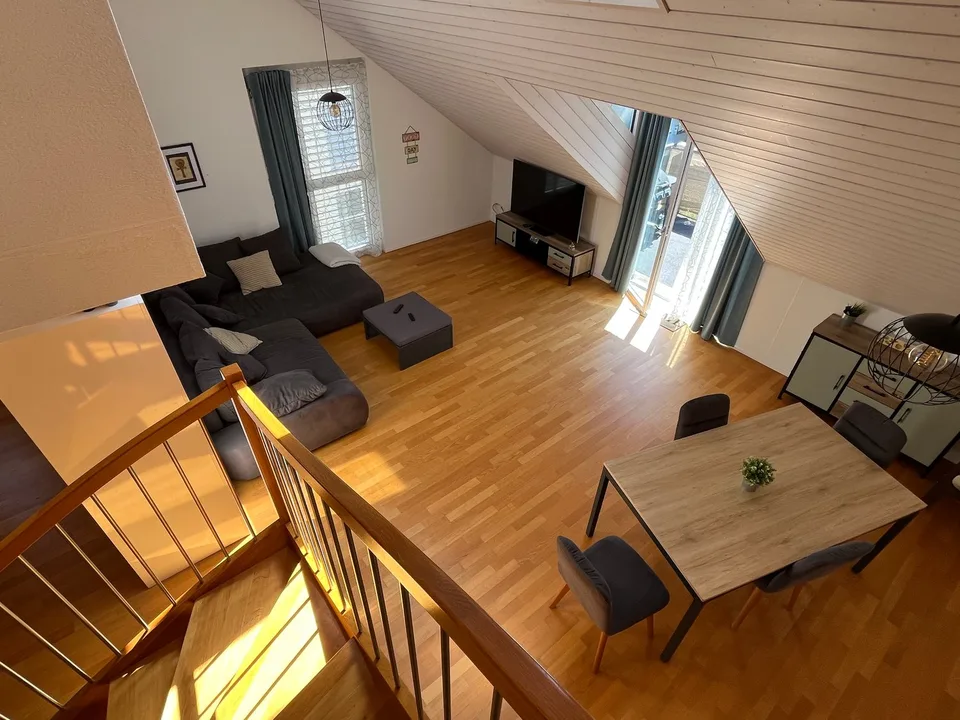 Appartement-maisonnette de 4,5 pièces avec beaucoup de charme et un grand balcon.