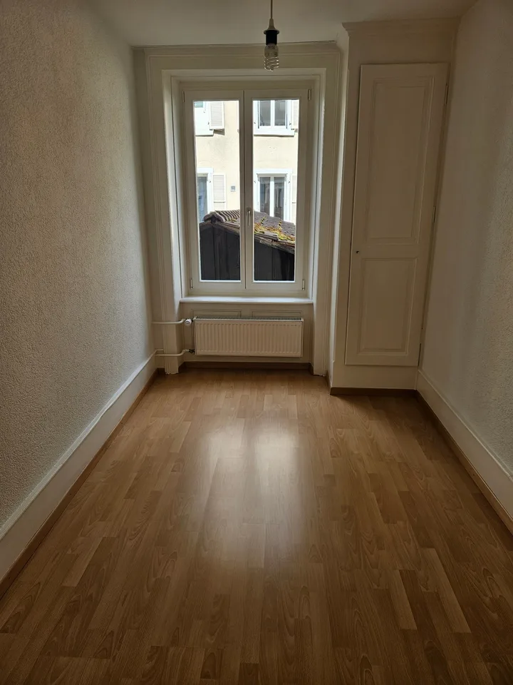 Charmante 3-Zimmer-Altbauwohnung mit Balkon in Biel/Bienne