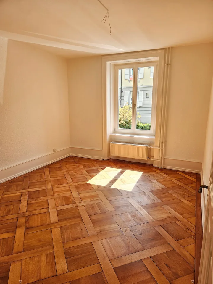 Charmante 3-Zimmer-Altbauwohnung mit Balkon in Biel/Bienne