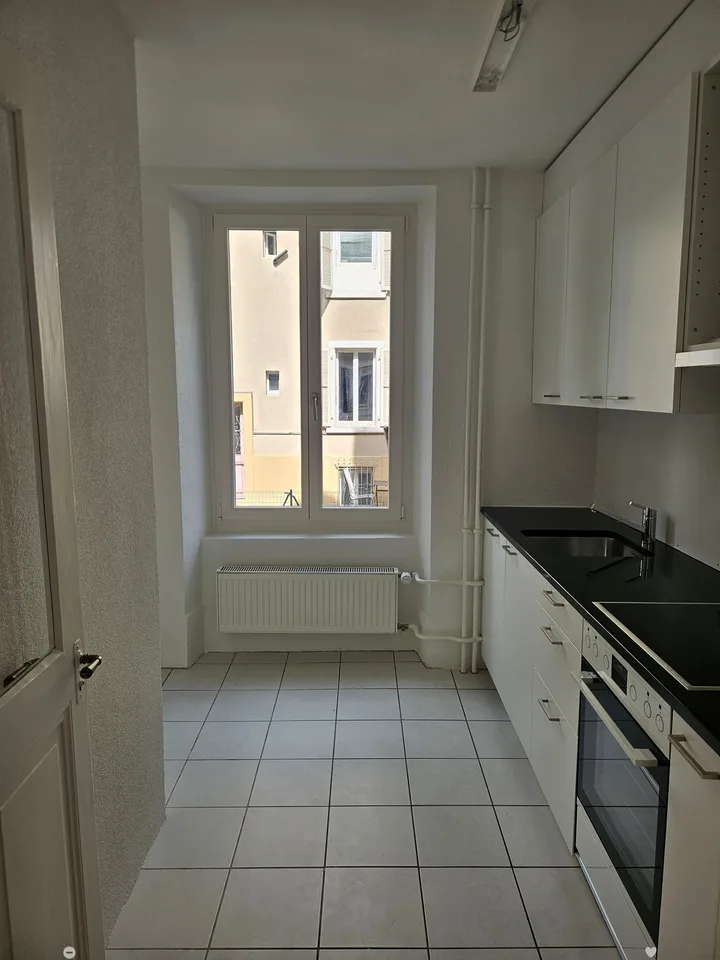 Charmante 3-Zimmer-Altbauwohnung mit Balkon in Biel/Bienne