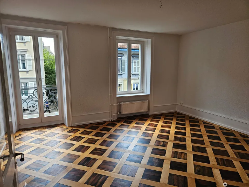 Charmante 3-Zimmer-Altbauwohnung mit Balkon in Biel/Bienne