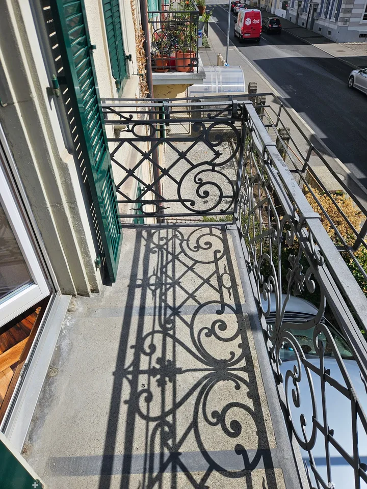 Charmante 3-Zimmer-Altbauwohnung mit Balkon in Biel/Bienne