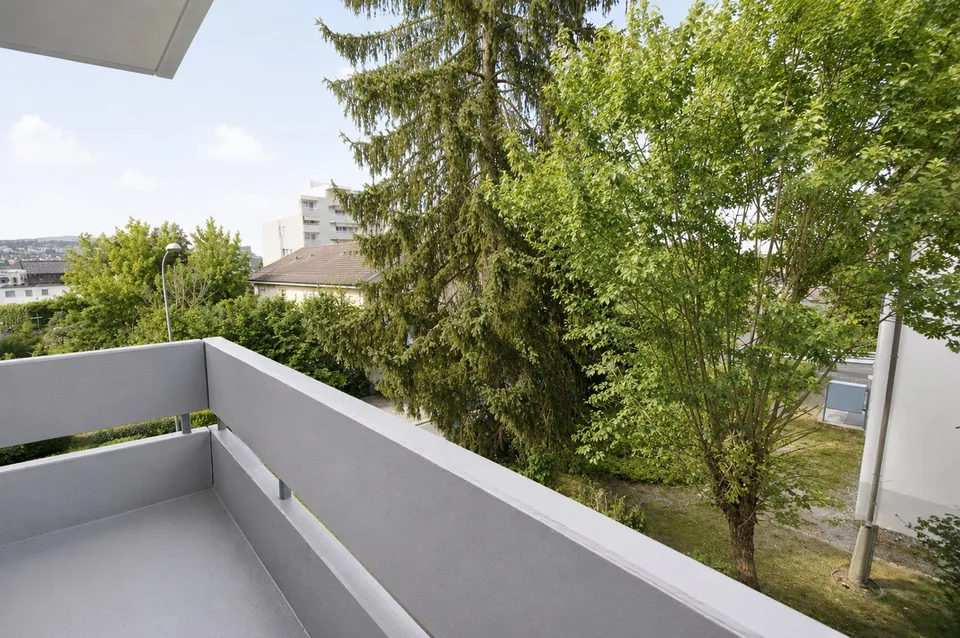 2-Zimmer-Wohnung mit zwei Balkonen in Zürich-Altstetten