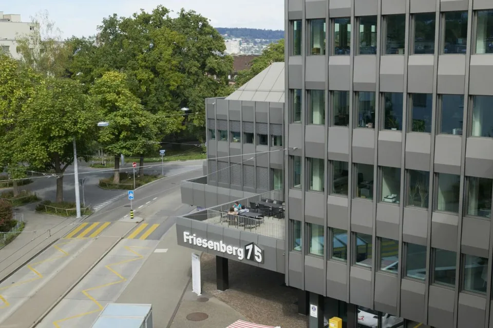 Inspirierendes Büro mit Sicht ins Grüne