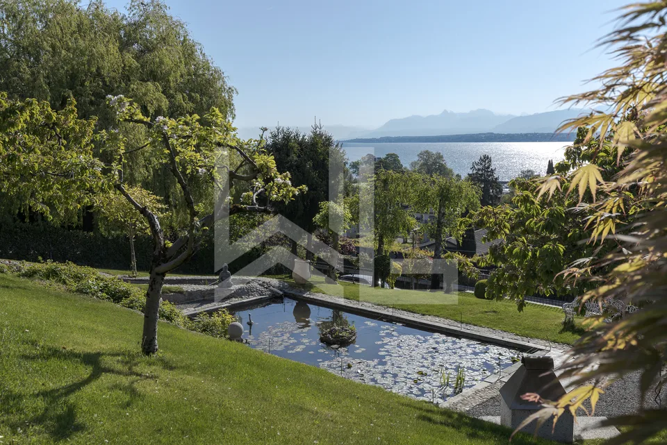 Proprietà contemporanea di eccezione - Vista panoramica sul lago