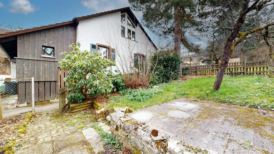 Renoviertes 3.5-Zimmer-Doppeleinfamilienhaus mit viel Charme