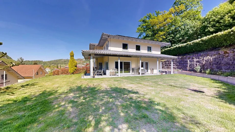 Maison unifamiliale moderne de 6,5 pièces avec ascenseur et garage double