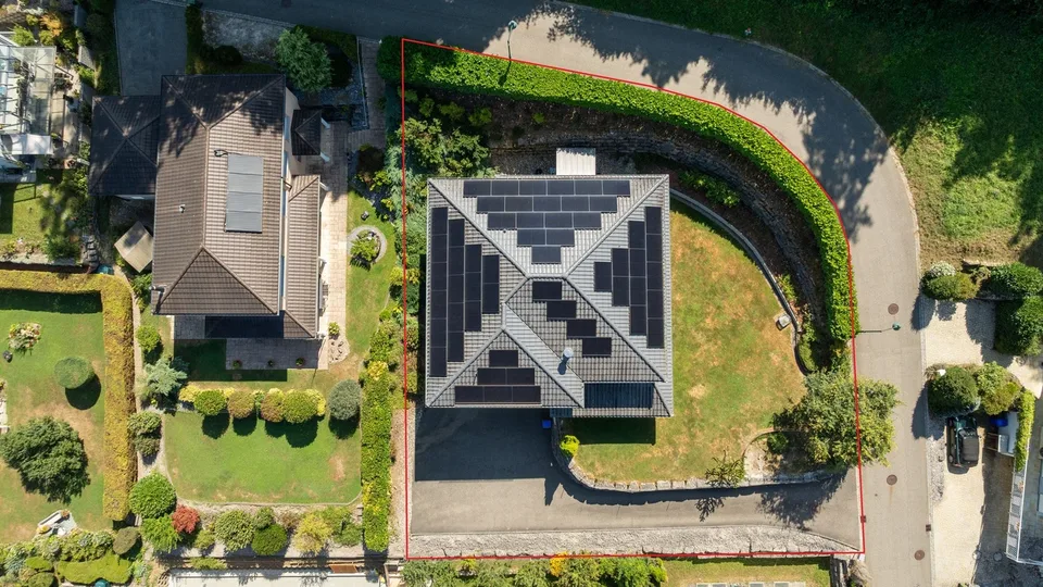 Maison unifamiliale moderne de 6,5 pièces avec ascenseur et garage double