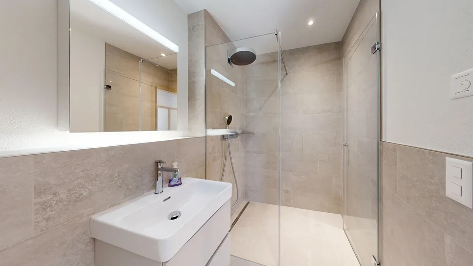 Appartement de jardin moderne 4,5 pièces avec place de parking