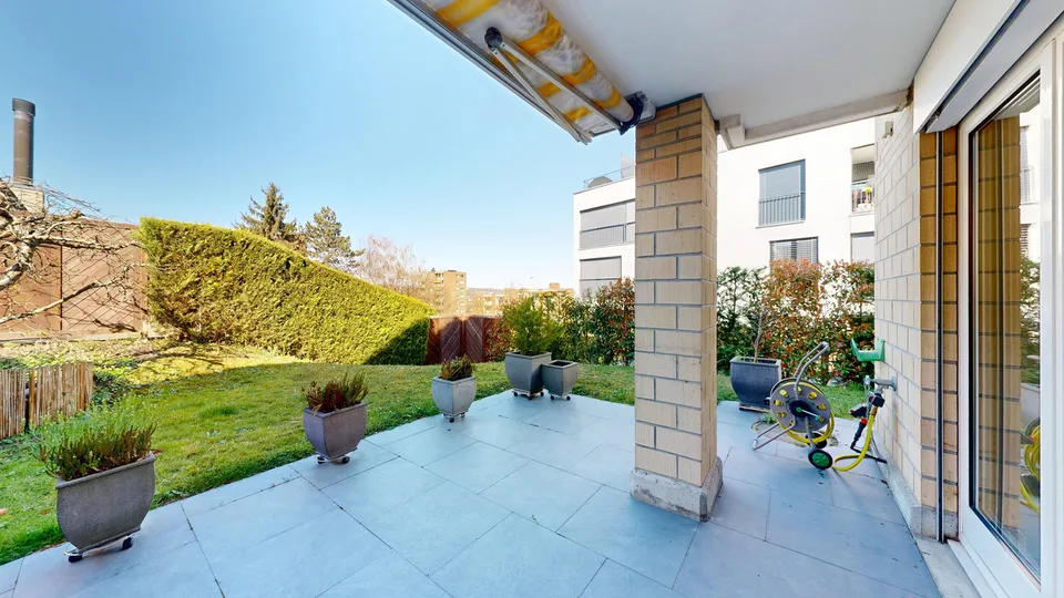 4-Bedroom Maisonette Apartment with Garden and Parking Space in Building Rights