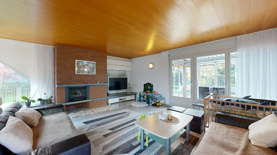 Freistehendes 5.5-Zimmer-Einfamilienhaus mit Cheminée und Hobbyraum