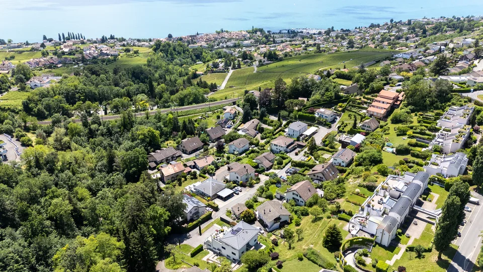 Duplex en rez-de-jardin avec vue lac