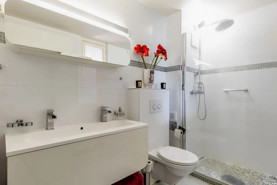 Duplex en rez-de-jardin avec vue lac