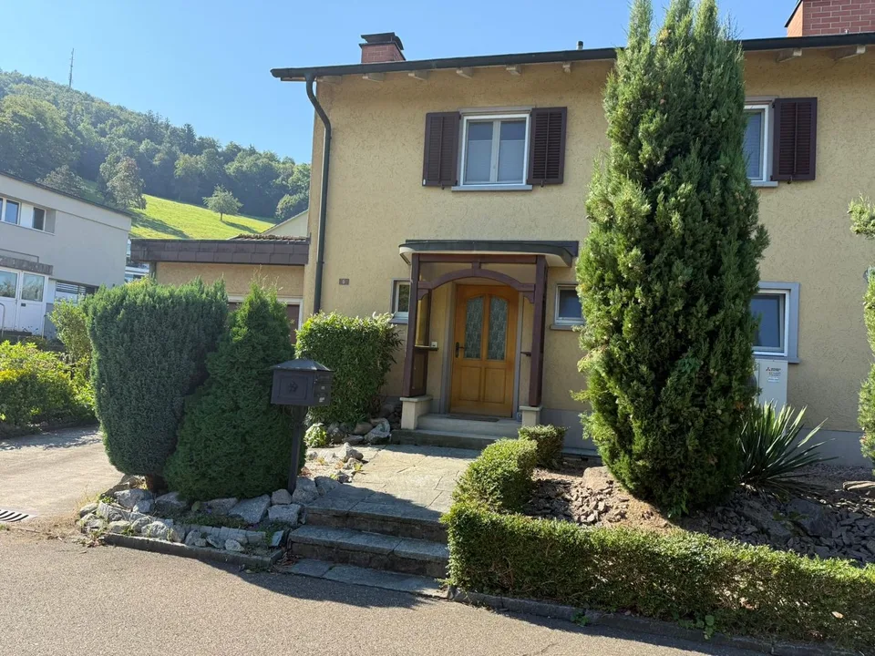 Charmante 2.5-Zimmer-Maisonette-Wohnung mit Kamin und Wintergarten in Laufenburg