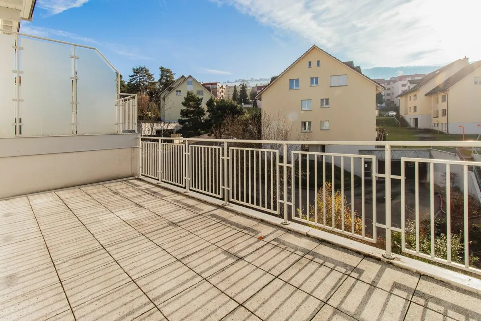 Grosszügiges 5.5-Zimmer-Reiheneinfamilienhaus in Seenähe