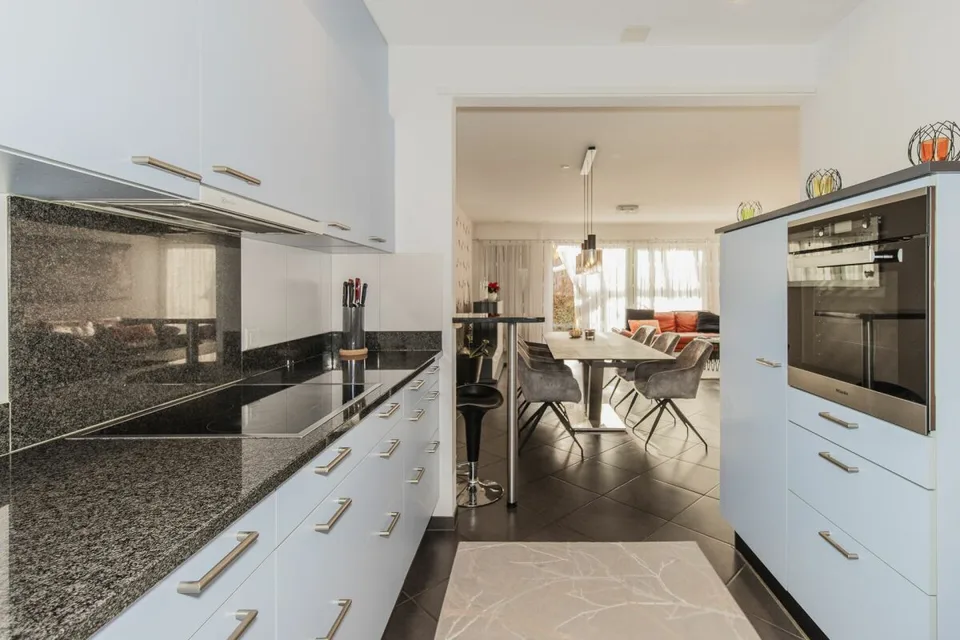 Grosszügiges 5.5-Zimmer-Reiheneinfamilienhaus in Seenähe