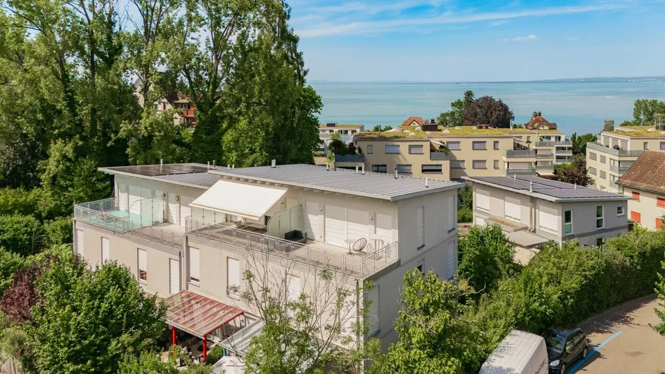 Grosszügiges 5.5-Zimmer-Reiheneinfamilienhaus in Seenähe