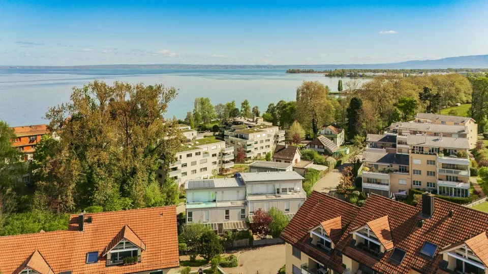 Grosszügiges 5.5-Zimmer-Reiheneinfamilienhaus in Seenähe