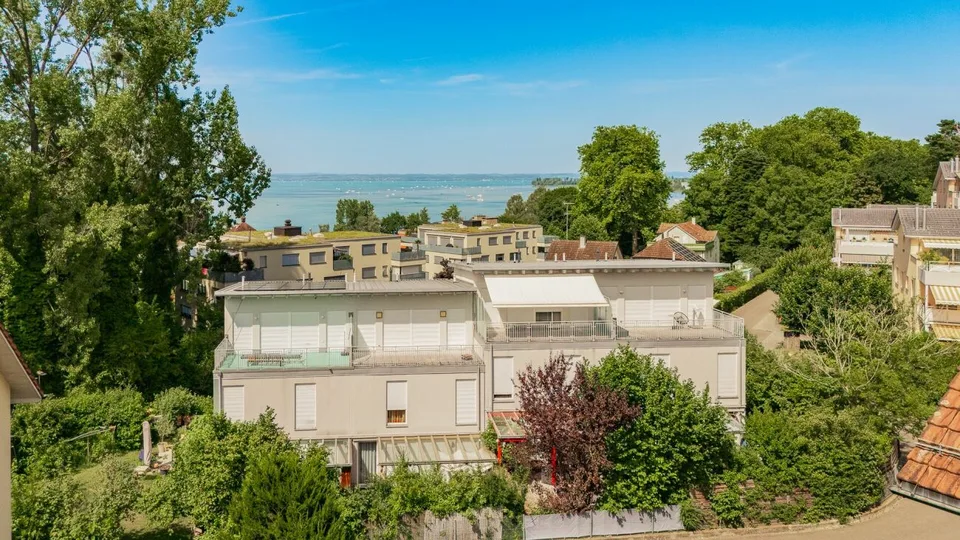 Grosszügiges 5.5-Zimmer-Reiheneinfamilienhaus in Seenähe