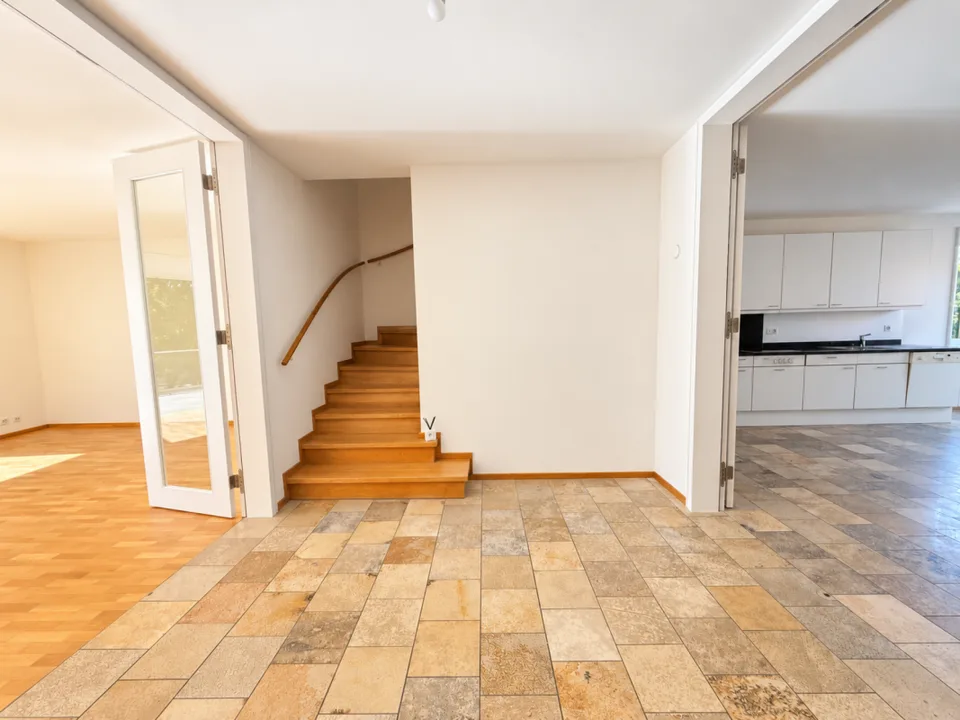 Spacious 4.5-room maisonette apartment with hobby room – photo 6 of 27