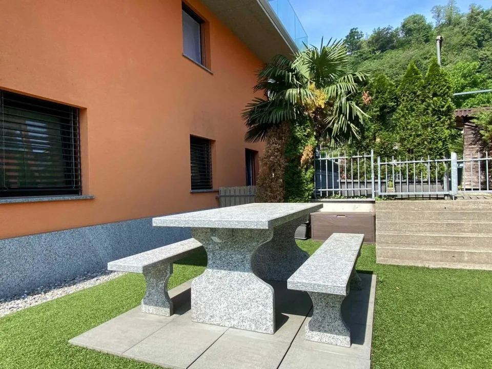 BARBENGO SCHULEN · 4.5 LOCALE MIT GEMEINSCHAFTSPOOL UND ANLIEGENDEM GARTEN