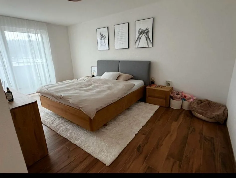 Attika von hohem Standard, 4,5 Zimmer mit Parkplatz