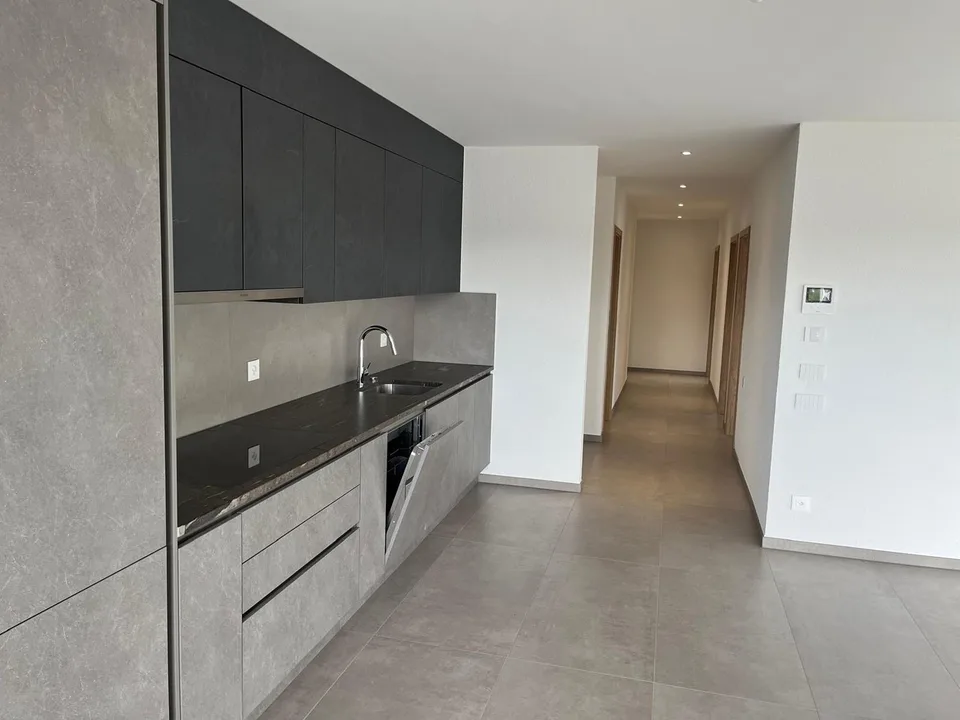 Attika von hohem Standard, 4,5 Zimmer mit Parkplatz
