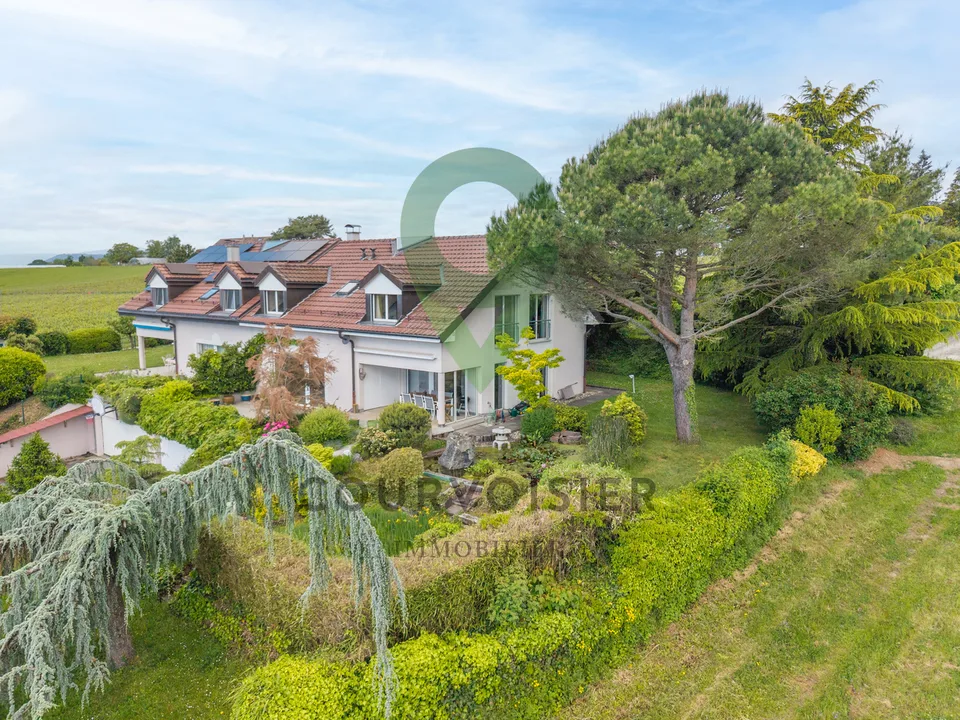 Maison jumelle de 7.5 pièces avec belle vue sur le lac