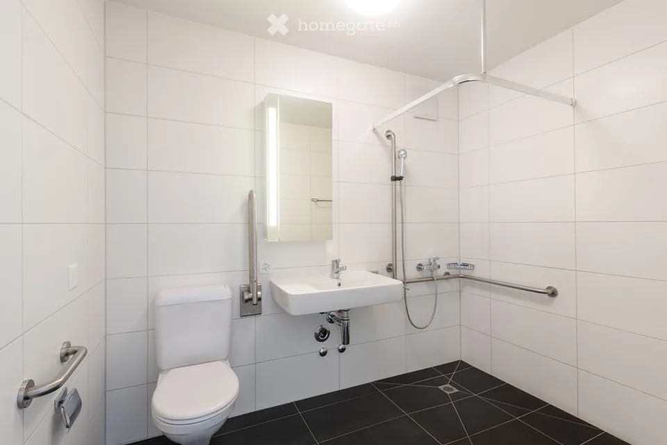 Studio lumineux avec balcon et belle vue à Delémont – disponible immédiatement !