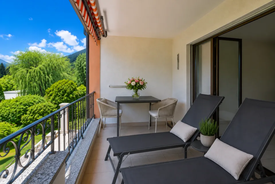 Moderne 2 1/2 Zimmer-Ferienwohnung mit grossem Pool an attraktiver Lage in Ascona