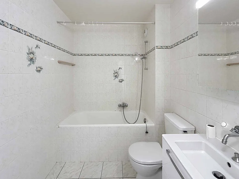 EXCLUSIVE - Charming 2-room apartment in the heart of the village