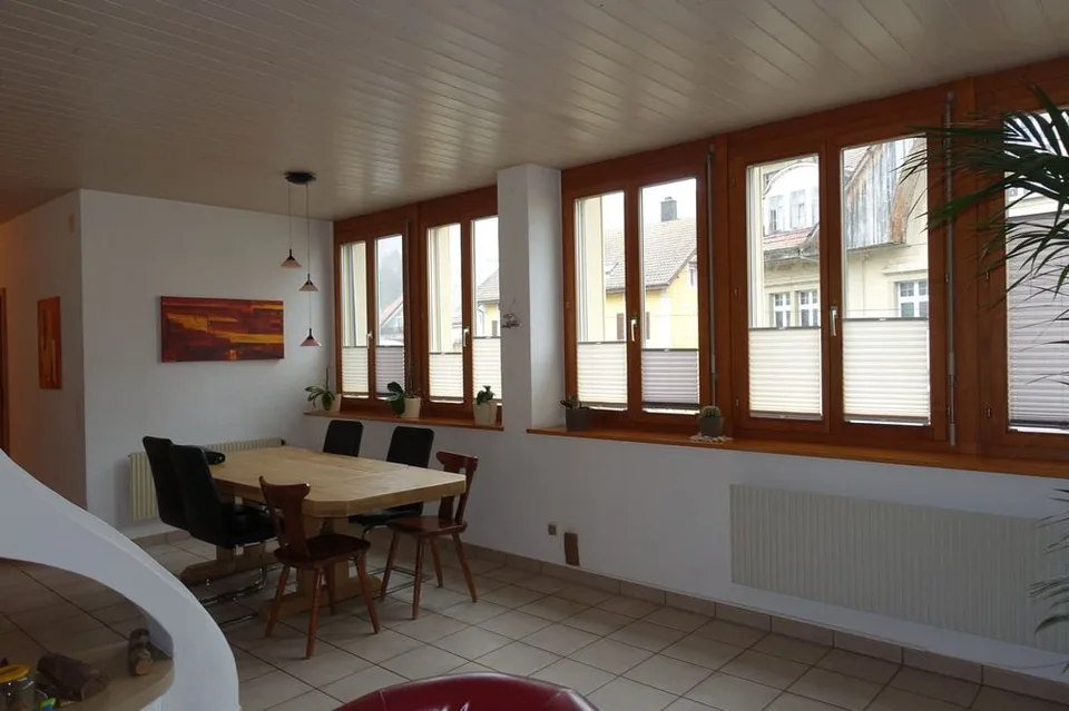 Tramelan - Haus mit 2 Wohnungen von 4 1/2 Zimmern und 3 1/2 Zimmern