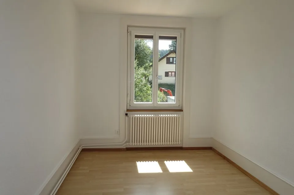 Tramelan - Haus mit 2 Wohnungen von 4 1/2 Zimmern und 3 1/2 Zimmern