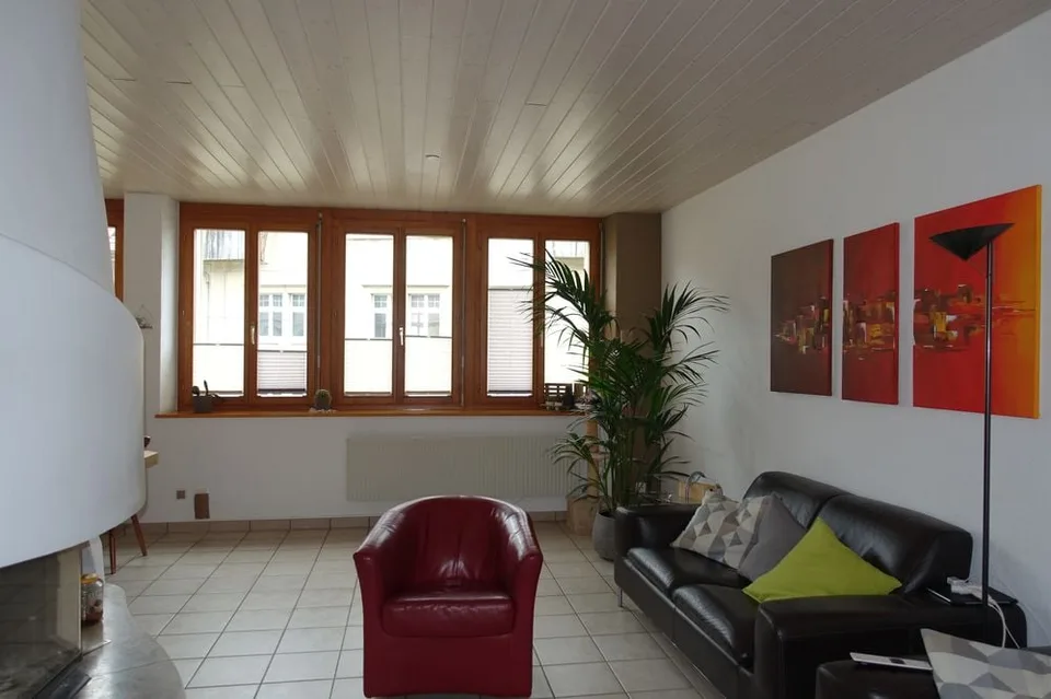 Tramelan - Haus mit 2 Wohnungen von 4 1/2 Zimmern und 3 1/2 Zimmern