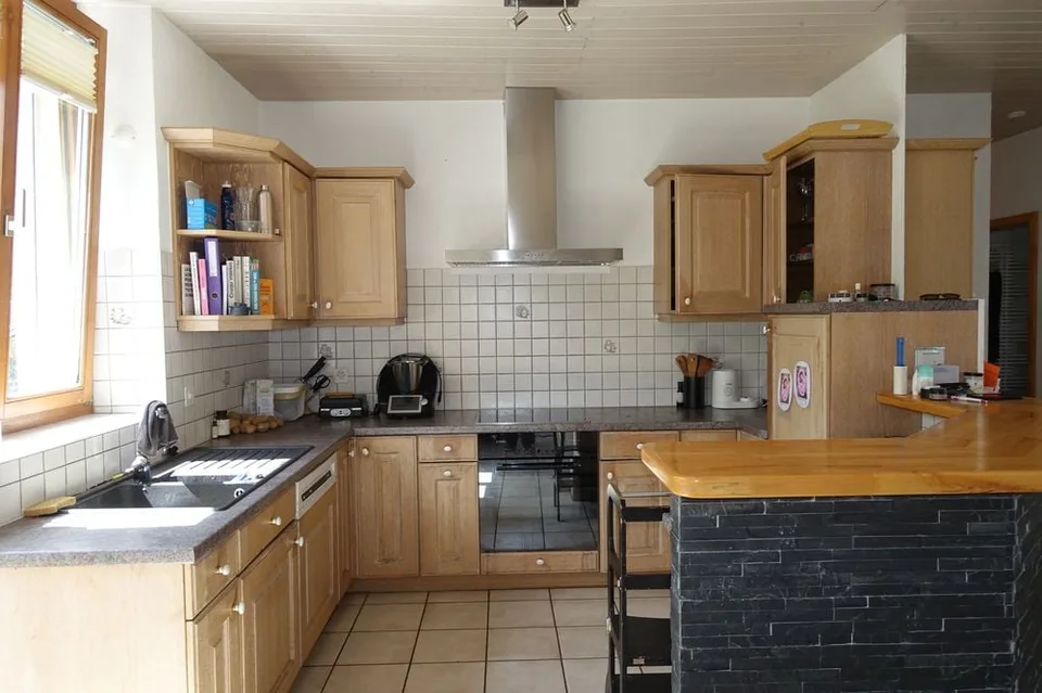 Tramelan - Haus mit 2 Wohnungen von 4 1/2 Zimmern und 3 1/2 Zimmern