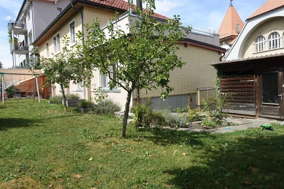 Tramelan - Haus mit 2 Wohnungen von 4 1/2 Zimmern und 3 1/2 Zimmern