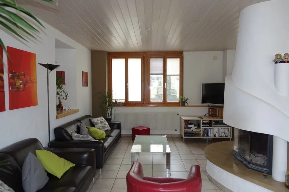 Tramelan - Haus mit 2 Wohnungen von 4 1/2 Zimmern und 3 1/2 Zimmern