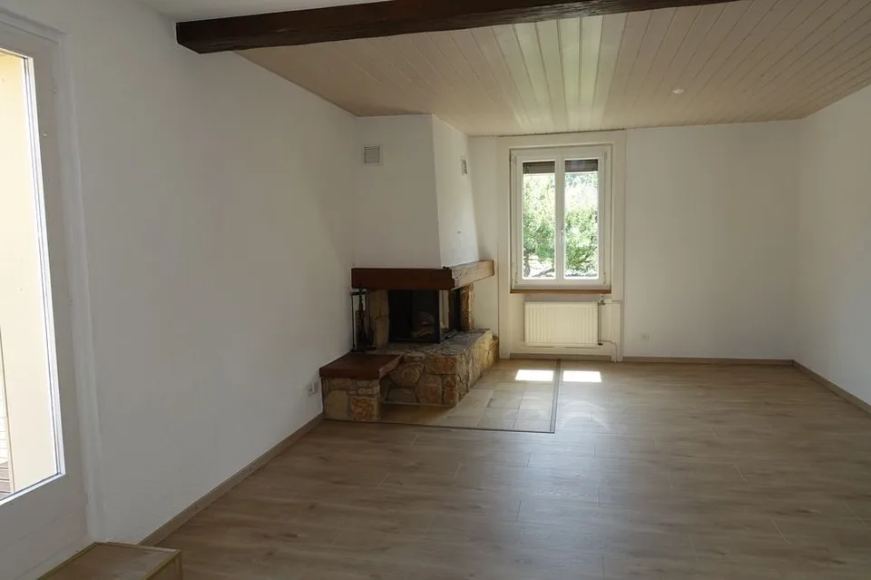 Tramelan - Haus mit 2 Wohnungen von 4 1/2 Zimmern und 3 1/2 Zimmern
