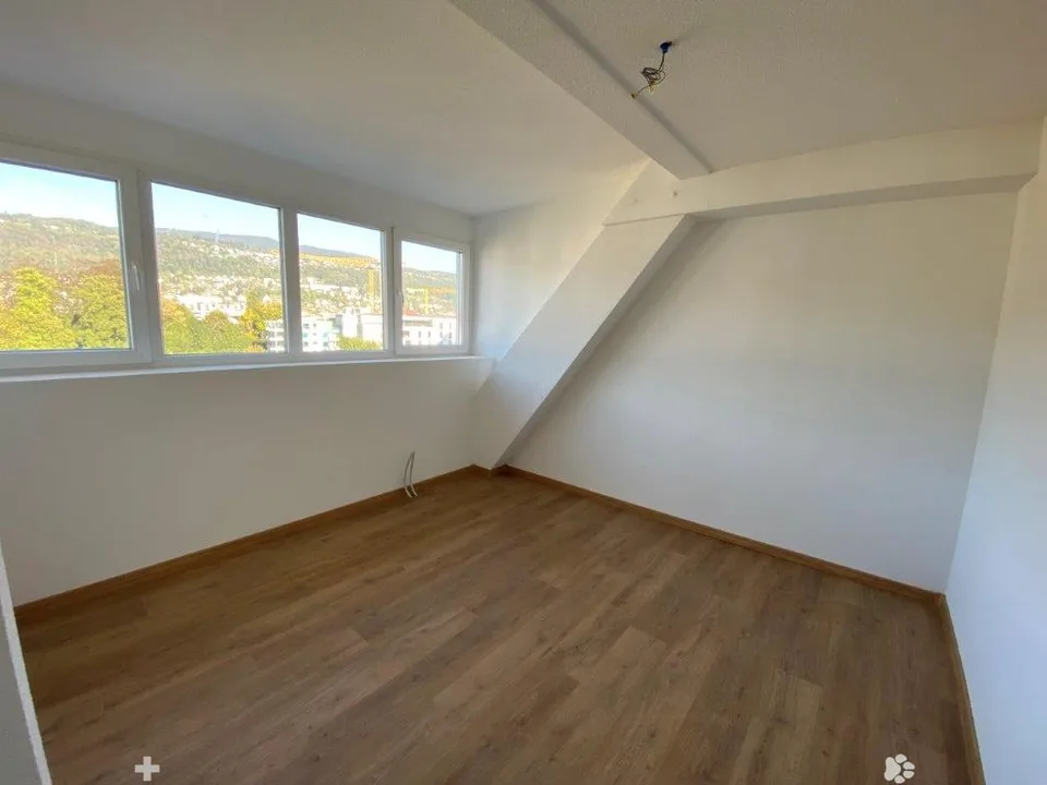Incantevole appartamento mansardato di 2 camere sulla Madretschstrasse a Biel/Bienne