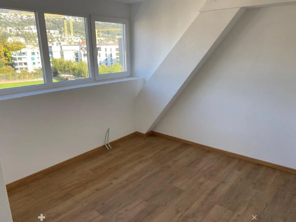 Incantevole appartamento mansardato di 2 camere sulla Madretschstrasse a Biel/Bienne