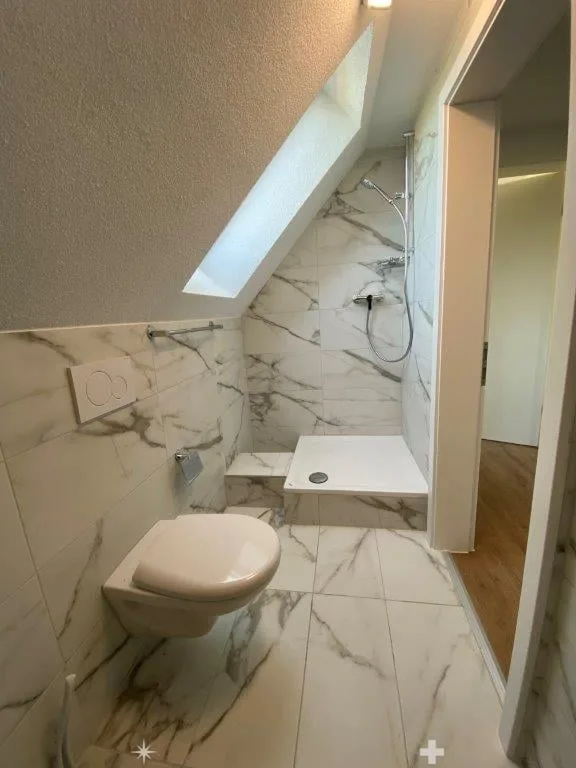 Incantevole appartamento mansardato di 2 camere sulla Madretschstrasse a Biel/Bienne