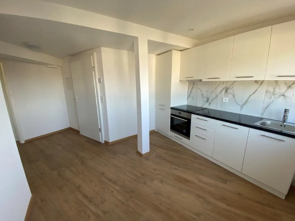 Incantevole appartamento mansardato di 2 camere sulla Madretschstrasse a Biel/Bienne