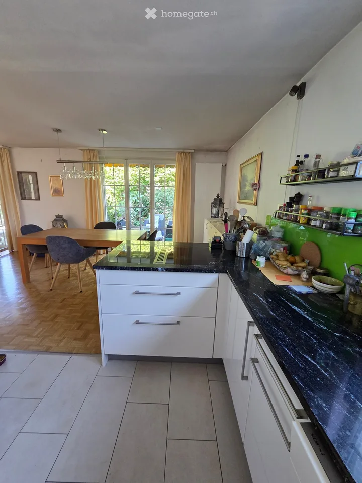 Charmantes 6-Zimmer-Zweifamilienhaus in Biel-Benken BL – Komplett renoviert!