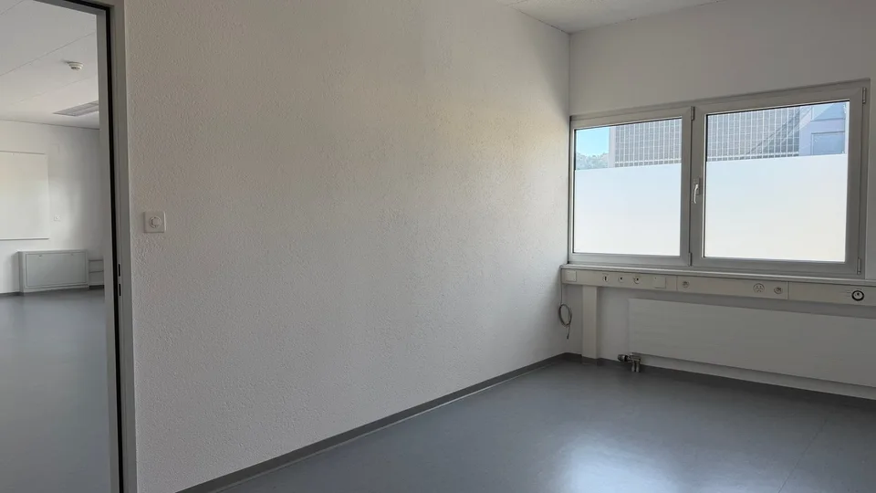 Bureau 60m2 avec deux pièces séparées