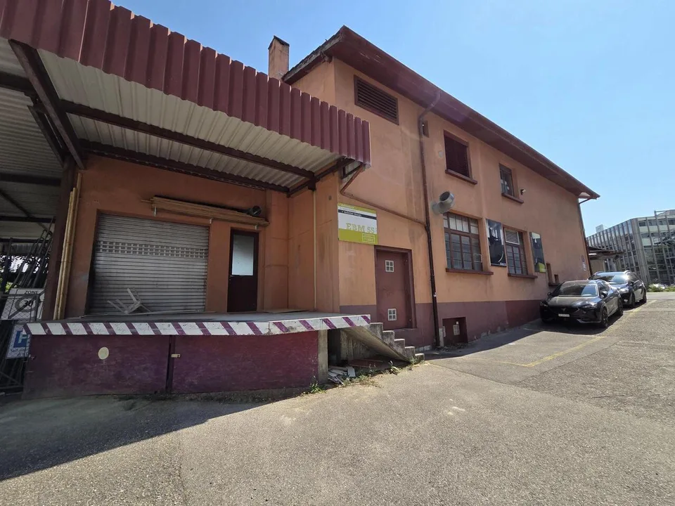 230 m² de plain-pied avec quai de chargement: bail jusqu'au 31.12.2029