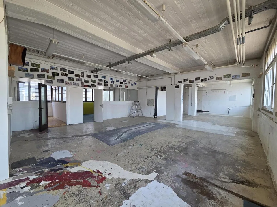 230 m² de plain-pied avec quai de chargement: bail jusqu'au 31.12.2029