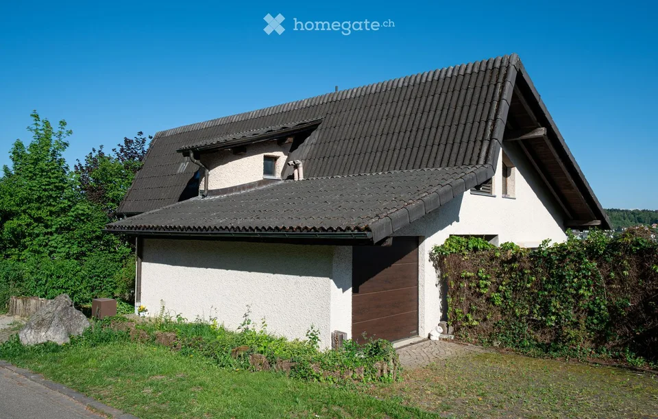 5.5-room single-family house in a quiet location with excellent distant view